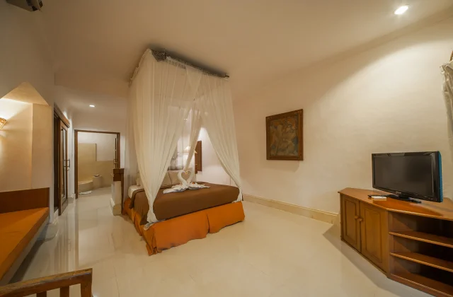Champlung Sari Hotel deluxe room