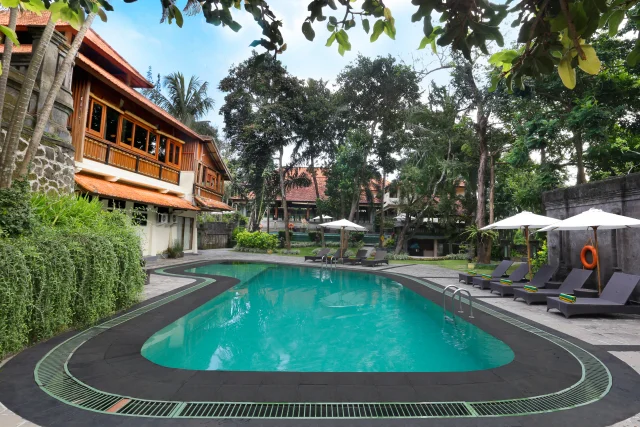 Swimming Pool 13