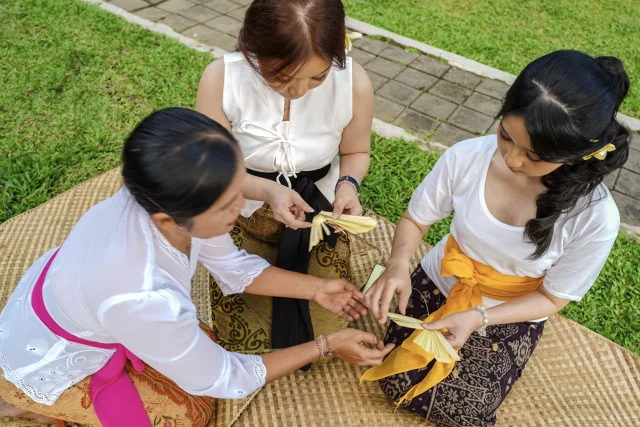 Making Balinese Canang Sari
